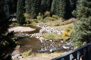 Pinecreek #I - 3 BR - Private Hot Tub - Close to Town - Shuttle to Slopes